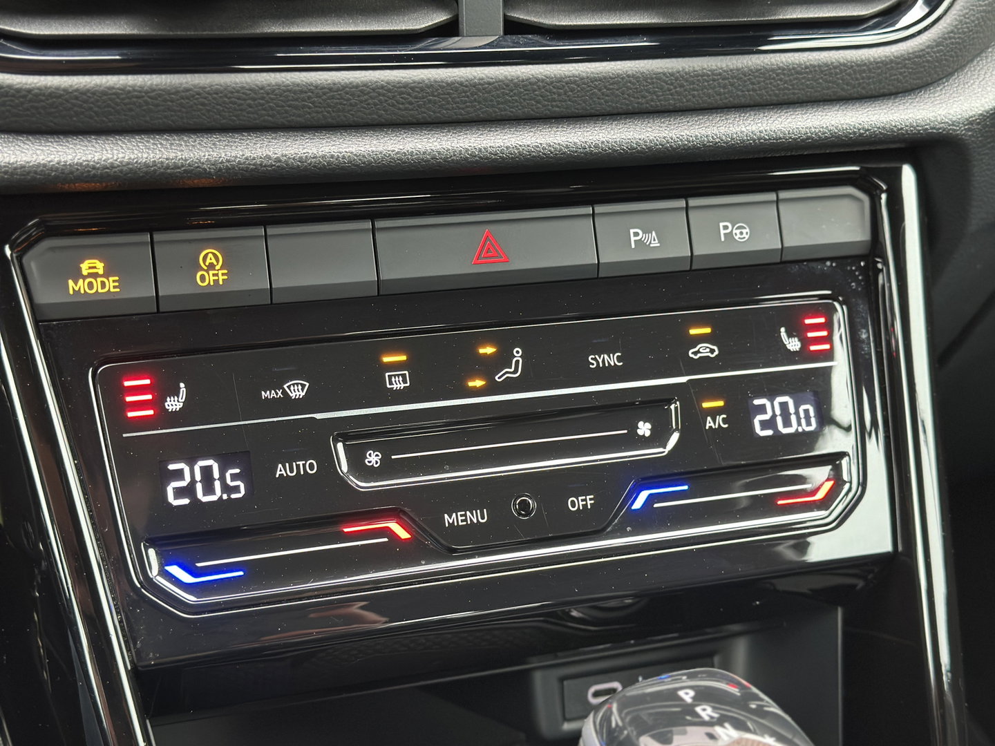 Volkswagen T-Roc Cabrio 1.5 TSI R-Line | Apple Carplay | Android Auto | Stuurverwarming | Stoelverwarming | Camera | Adaptieve Cruise Control | Lane Assist | Dodehoeksensor | DAB |