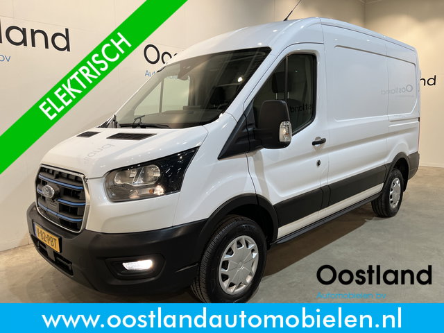Ford E-Transit - 390 (3500 kg) L2H2 Trend 68 kWh / 100% Elektrisch !! / Airco / Cruise Control / CarPlay / Camera / Navigatie / 3-Zits / 1.300 KM !!