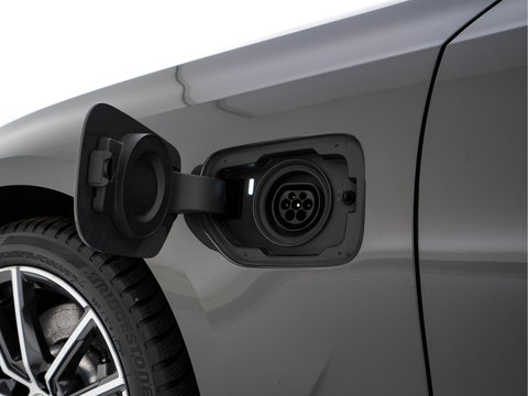 BMW 3-serie 330e eDrive Edition (INCL.BTW) Aut. *LEATHER | FULL-LED | DIGI-COCKPIT | HEATED-SPORTSEATS | PRIVACY-GLASS | AMBIENT-LIGHT | DAB | NAVI-FULLMAP | ECC | PDC | CRUISE | 18''ALU*