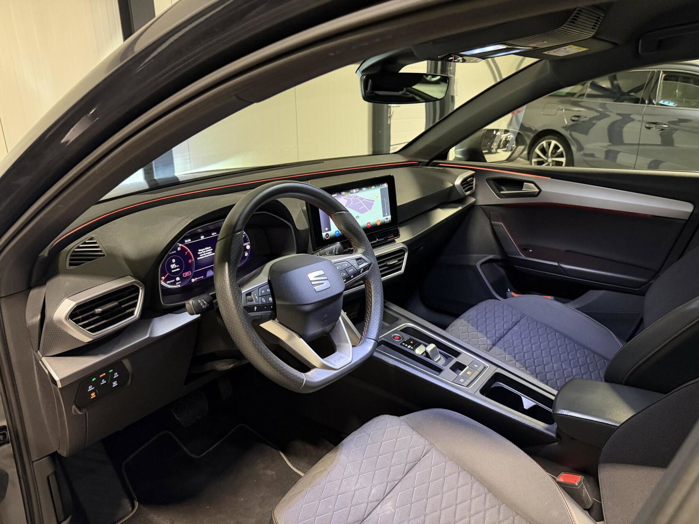 SEAT Leon Sportstourer Seat Leon 1.5 eTSI FR 150PK Virtual Sfeer Trekhaak Carplay