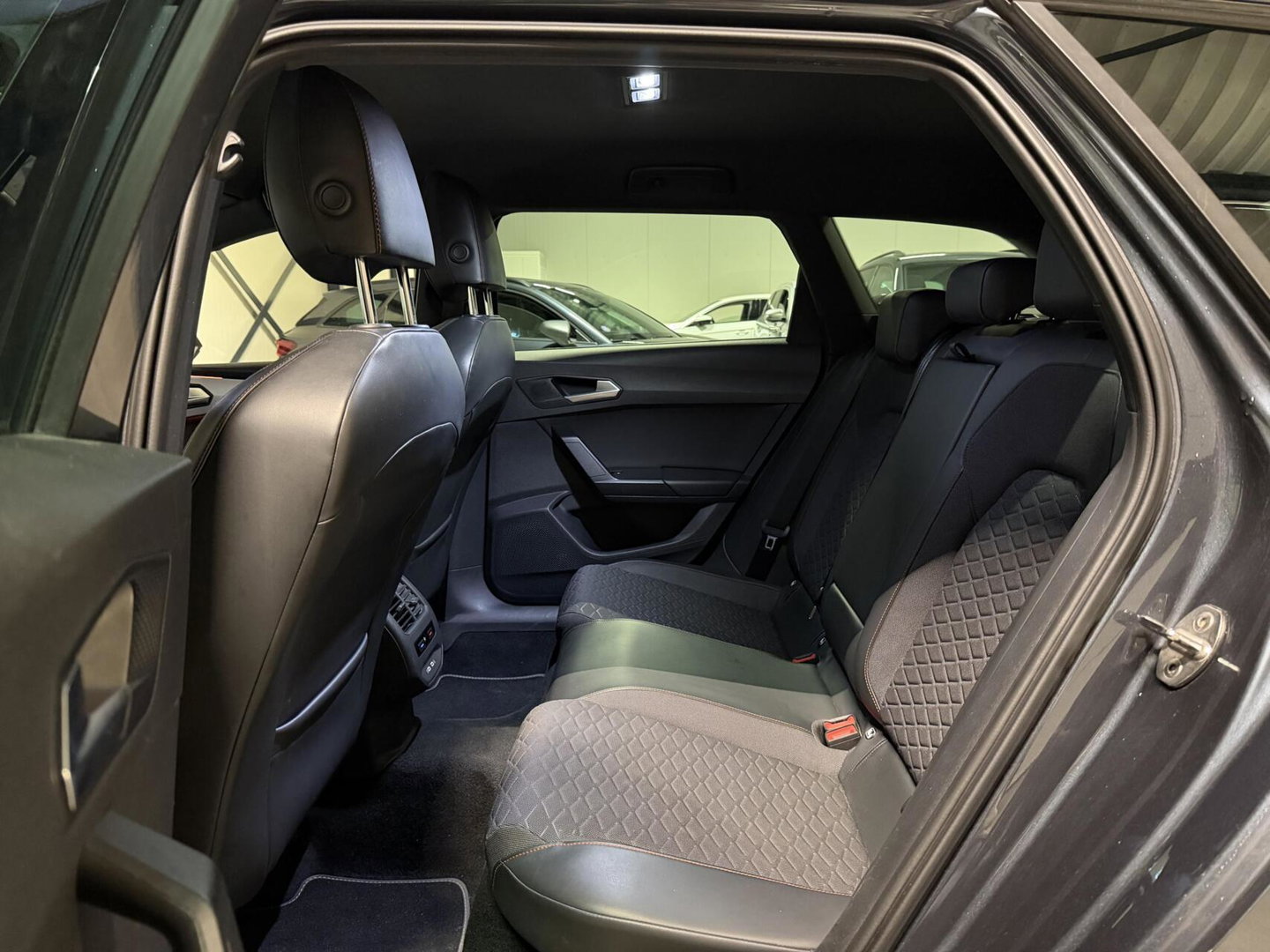 SEAT Leon Sportstourer Seat Leon 1.5 eTSI FR 150PK Virtual Sfeer Trekhaak Carplay