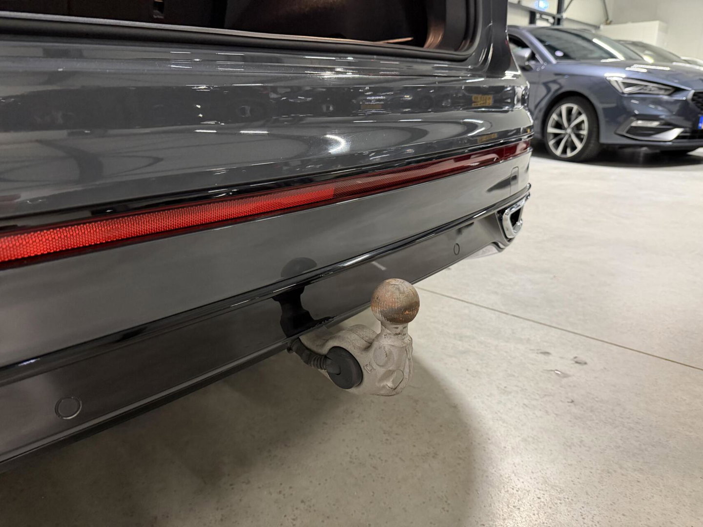 Volkswagen Tiguan 1.5 TSI R-line Pano H&K LeerTrekhaak VOL!