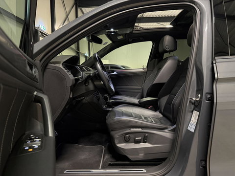 Volkswagen Tiguan 1.5 TSI R-line Pano H&K LeerTrekhaak VOL!