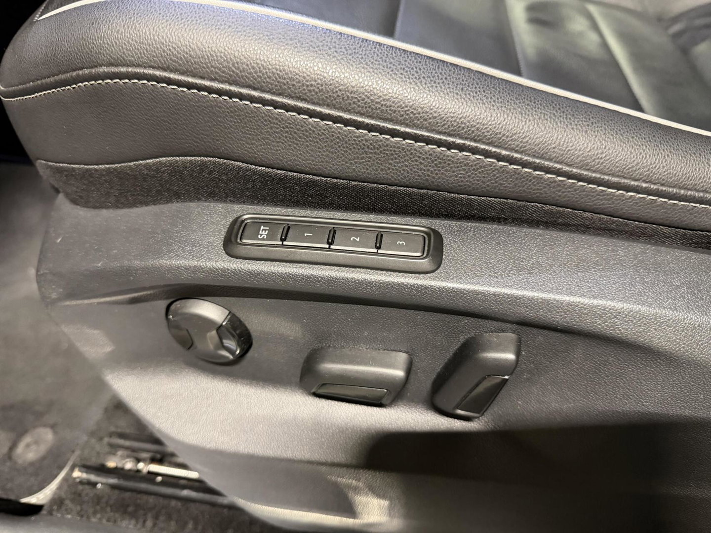 Volkswagen Tiguan 1.5 TSI R-line Pano H&K LeerTrekhaak VOL!