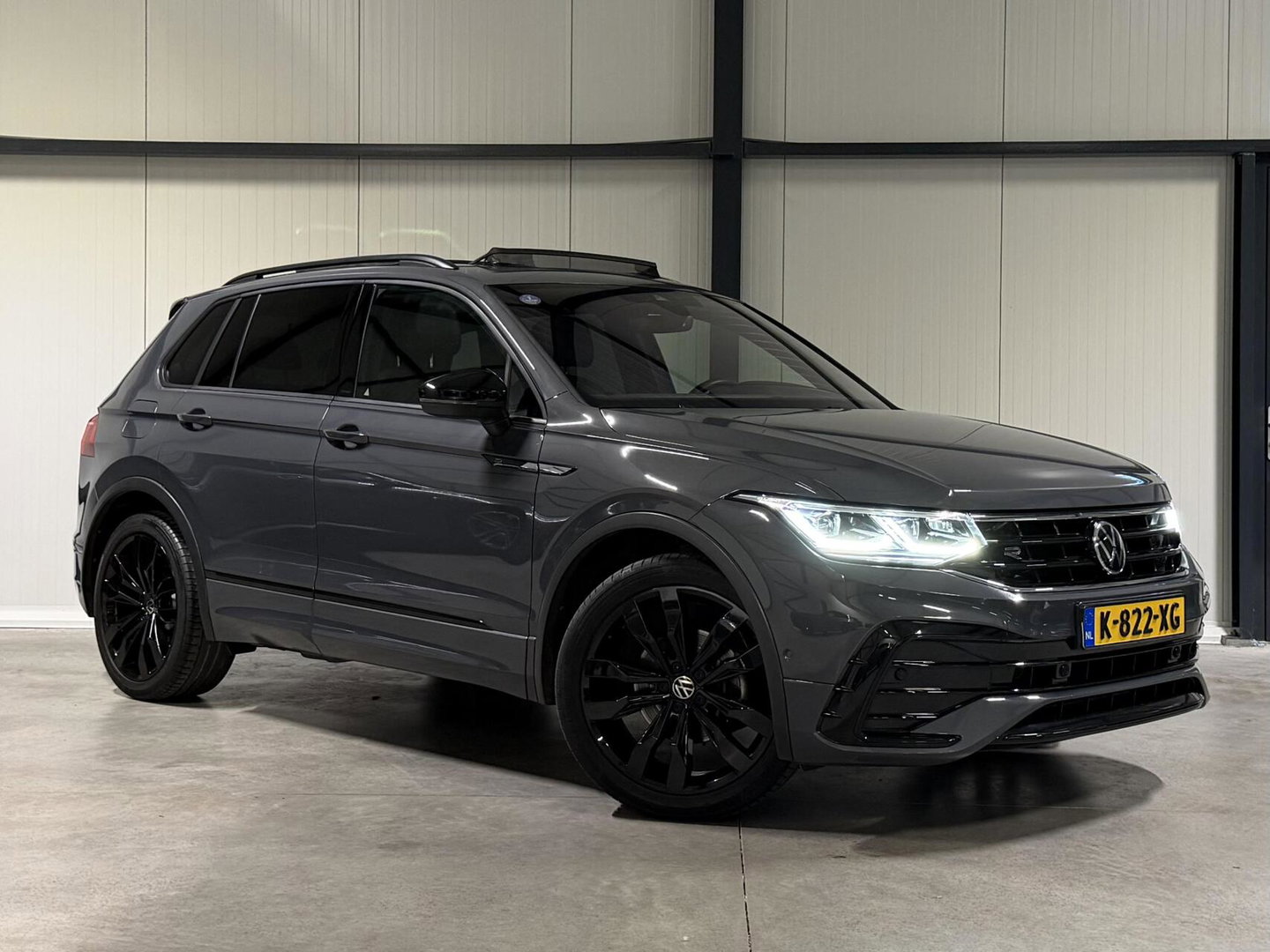 Volkswagen Tiguan 1.5 TSI R-line Pano H&K LeerTrekhaak VOL!