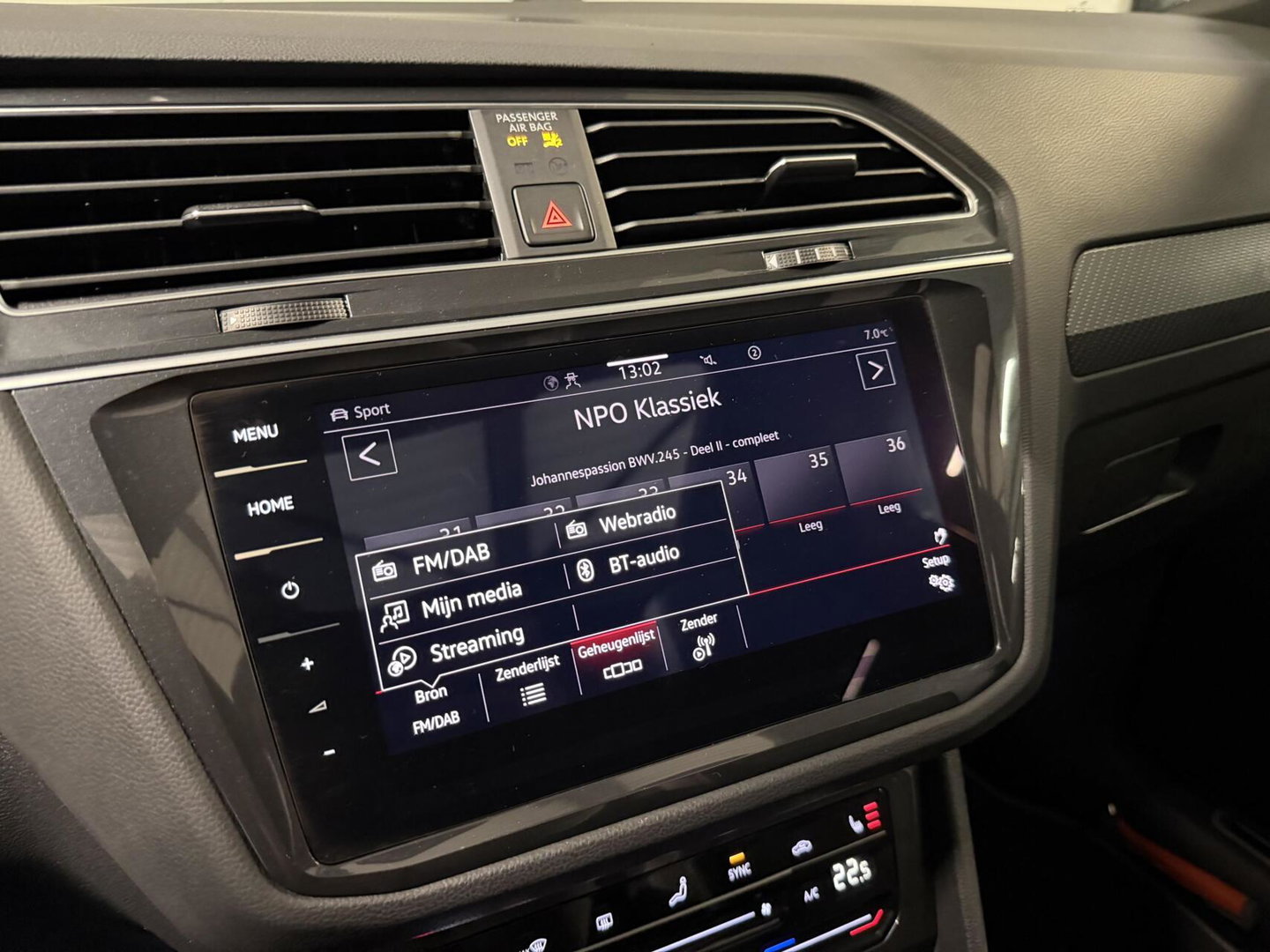 Volkswagen Tiguan 1.5 TSI R-line Pano H&K LeerTrekhaak VOL!