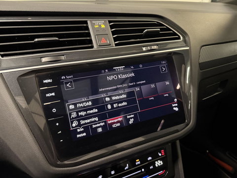 Volkswagen Tiguan 1.5 TSI R-line Pano H&K LeerTrekhaak VOL!