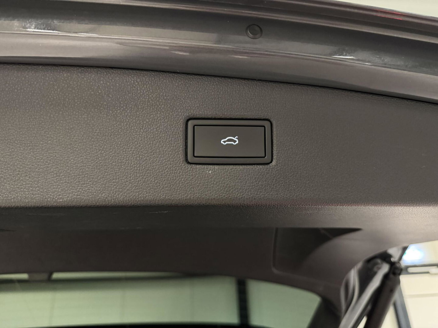 Volkswagen Tiguan 1.5 TSI R-line Pano H&K LeerTrekhaak VOL!