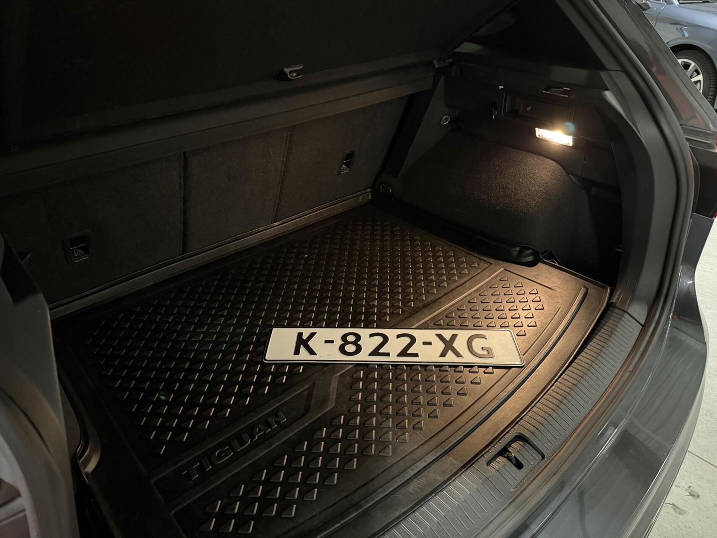 Volkswagen Tiguan 1.5 TSI R-line Pano H&K LeerTrekhaak VOL!