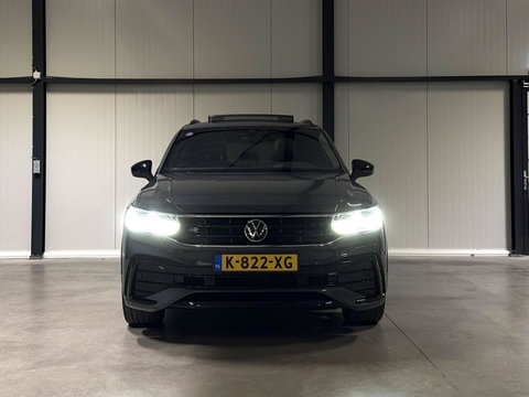 Volkswagen Tiguan 1.5 TSI R-line Pano H&K LeerTrekhaak VOL!