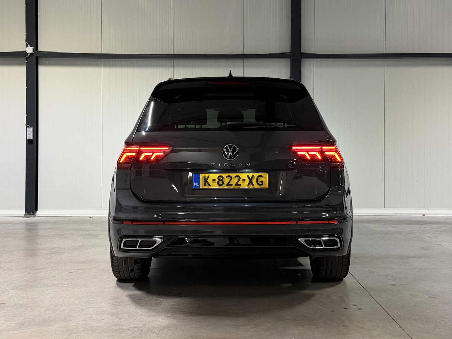 Volkswagen Tiguan 1.5 TSI R-line Pano H&K LeerTrekhaak VOL!