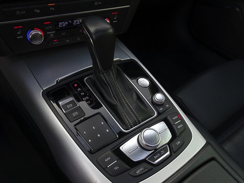 Audi A6 Avant 3.0 V6T 327PK Biturbo Quattro / S-line / Pano / Bose / Luchtveri