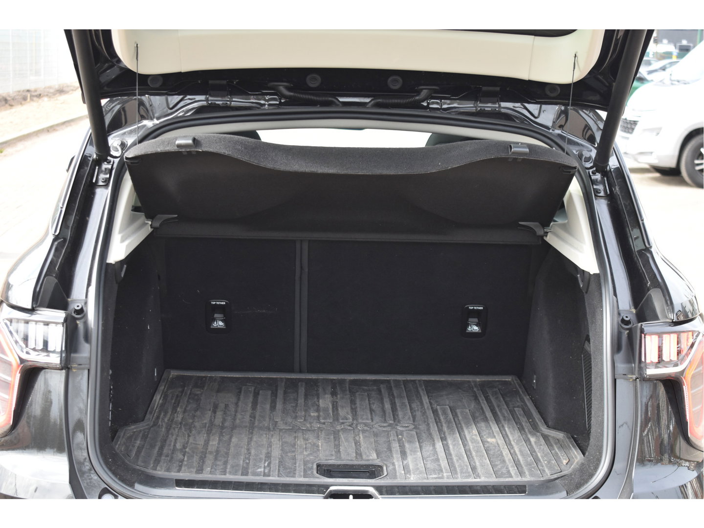 Lynk & Co 01 1.5 PLUG IN HYBRID 261 pk | NL-Auto | 360 gr.camera | Keyless | Pano.dak | Carplay | DAB | Sfeerverl. | LED/Xenon | NAP