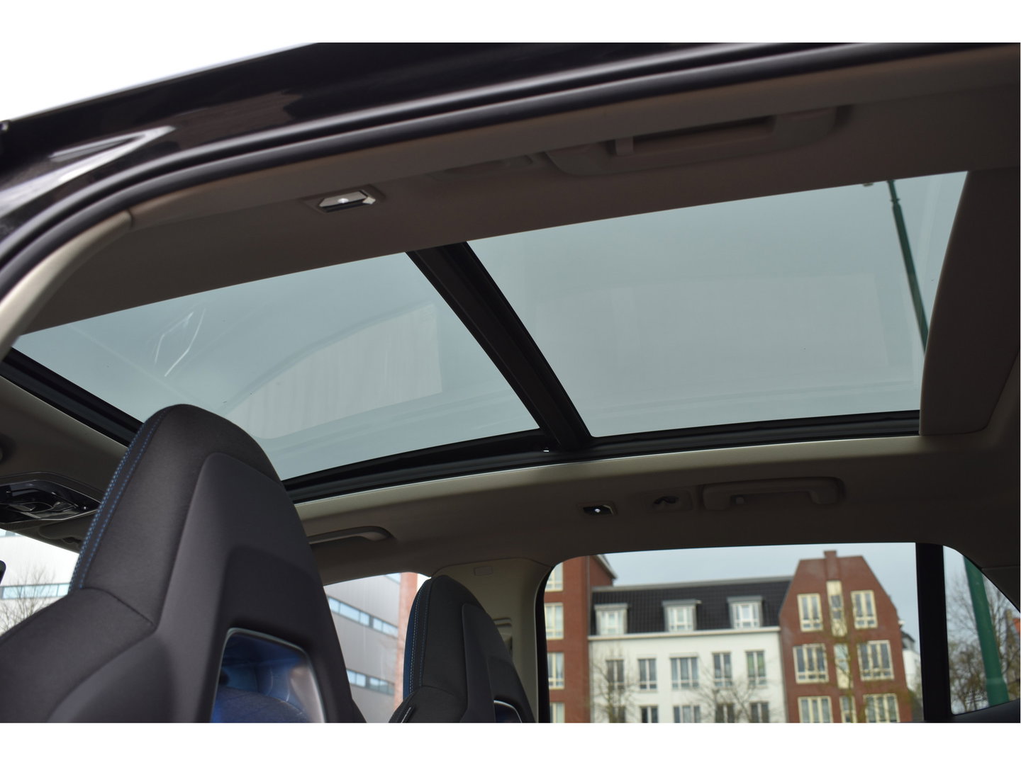 Lynk & Co 01 1.5 PLUG IN HYBRID 261 pk | NL-Auto | 360 gr.camera | Keyless | Pano.dak | Carplay | DAB | Sfeerverl. | LED/Xenon | NAP