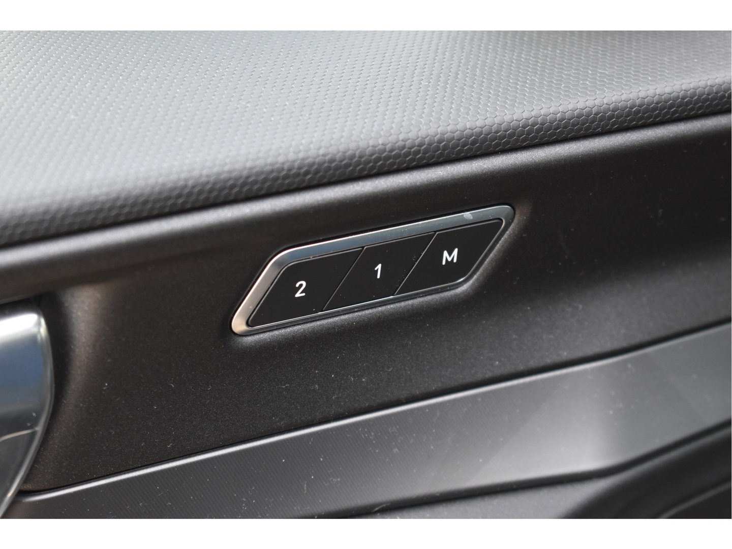 Lynk & Co 01 1.5 PLUG IN HYBRID 261 pk | NL-Auto | 360 gr.camera | Keyless | Pano.dak | Carplay | DAB | Sfeerverl. | LED/Xenon | NAP