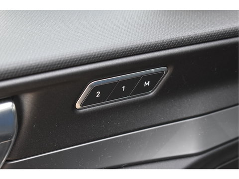 Lynk & Co 01 1.5 PLUG IN HYBRID 261 pk | NL-Auto | 360 gr.camera | Keyless | Pano.dak | Carplay | DAB | Sfeerverl. | LED/Xenon | NAP