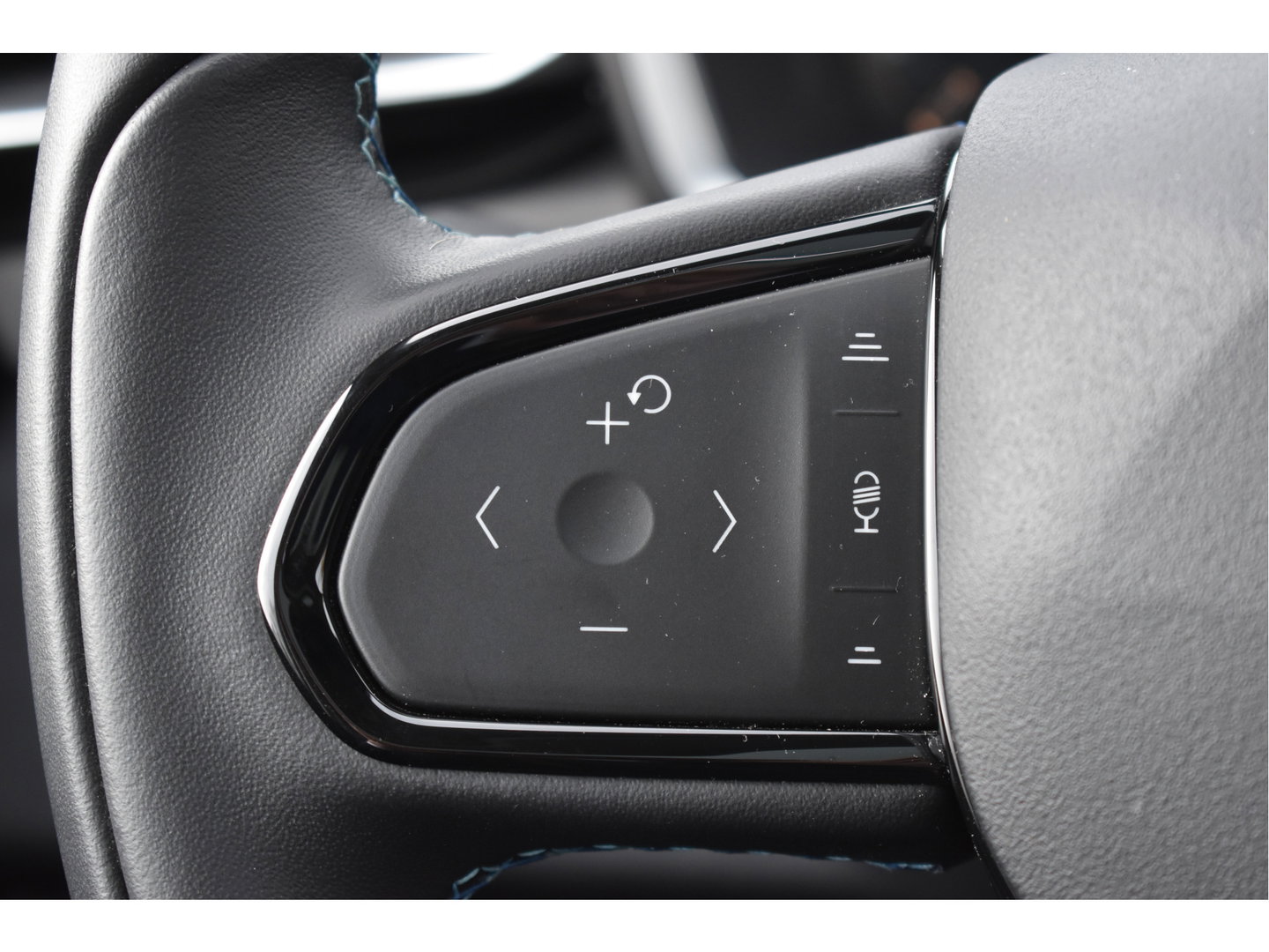 Lynk & Co 01 1.5 PLUG IN HYBRID 261 pk | NL-Auto | 360 gr.camera | Keyless | Pano.dak | Carplay | DAB | Sfeerverl. | LED/Xenon | NAP