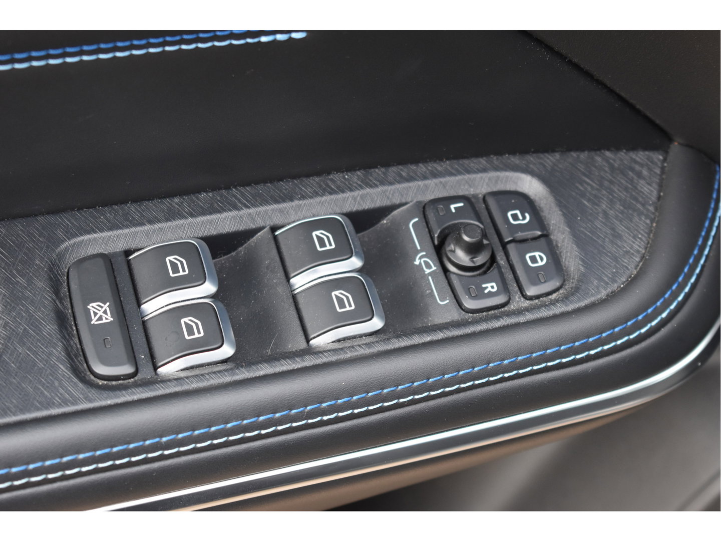 Lynk & Co 01 1.5 PLUG IN HYBRID 261 pk | NL-Auto | 360 gr.camera | Keyless | Pano.dak | Carplay | DAB | Sfeerverl. | LED/Xenon | NAP