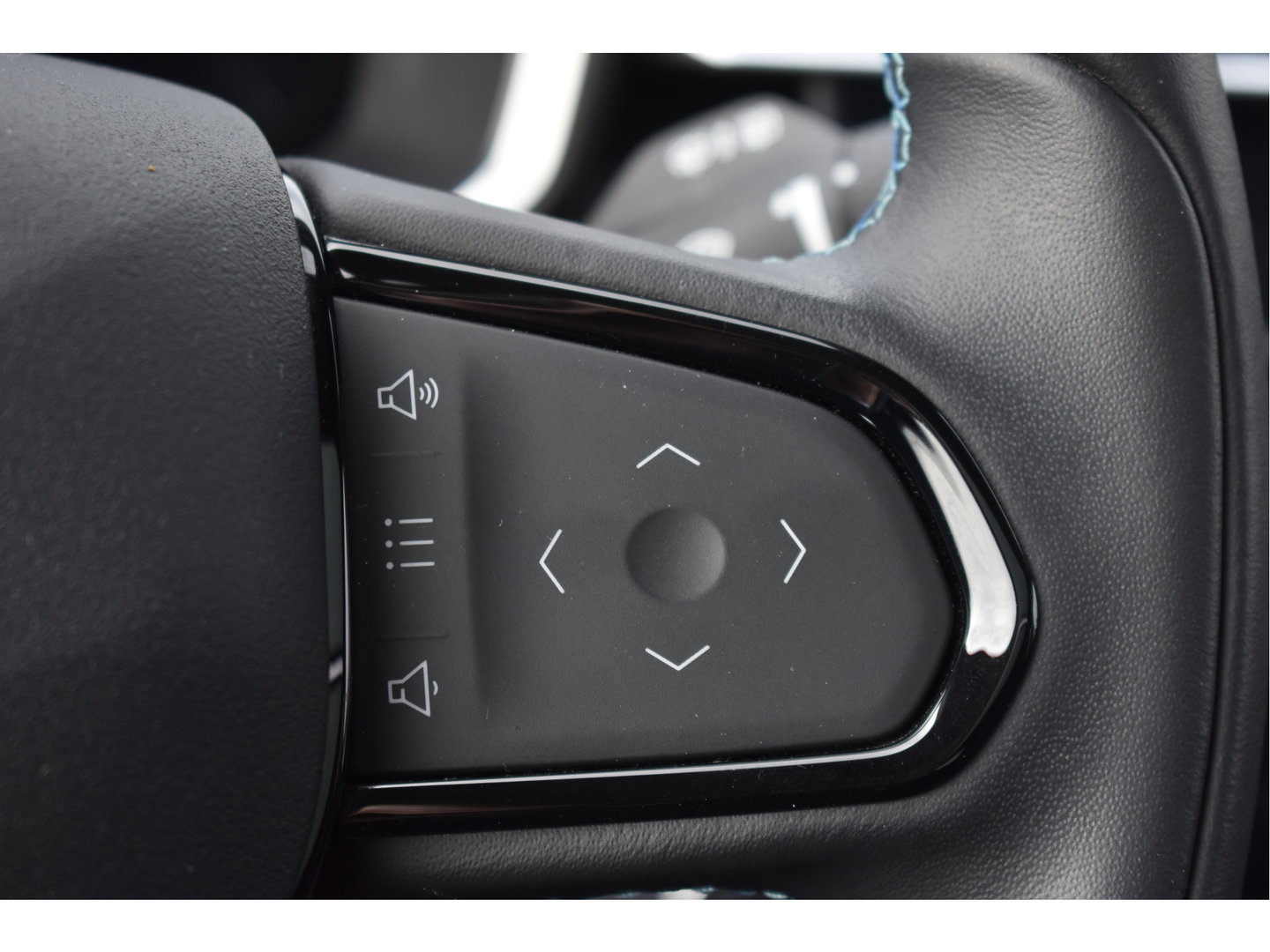 Lynk & Co 01 1.5 PLUG IN HYBRID 261 pk | NL-Auto | 360 gr.camera | Keyless | Pano.dak | Carplay | DAB | Sfeerverl. | LED/Xenon | NAP