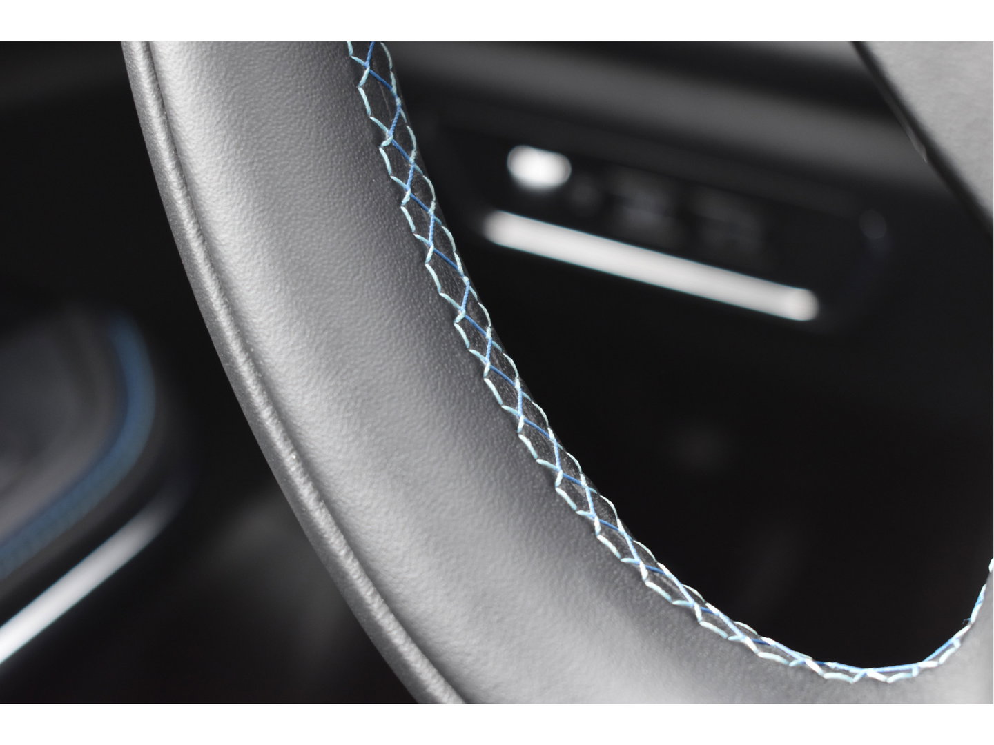 Lynk & Co 01 1.5 PLUG IN HYBRID 261 pk | NL-Auto | 360 gr.camera | Keyless | Pano.dak | Carplay | DAB | Sfeerverl. | LED/Xenon | NAP