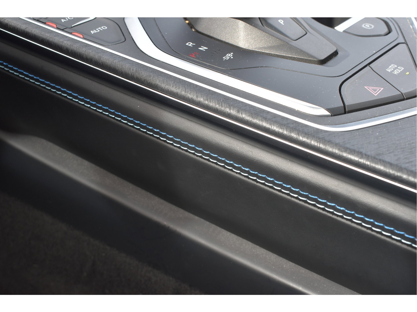 Lynk & Co 01 1.5 PLUG IN HYBRID 261 pk | NL-Auto | 360 gr.camera | Keyless | Pano.dak | Carplay | DAB | Sfeerverl. | LED/Xenon | NAP