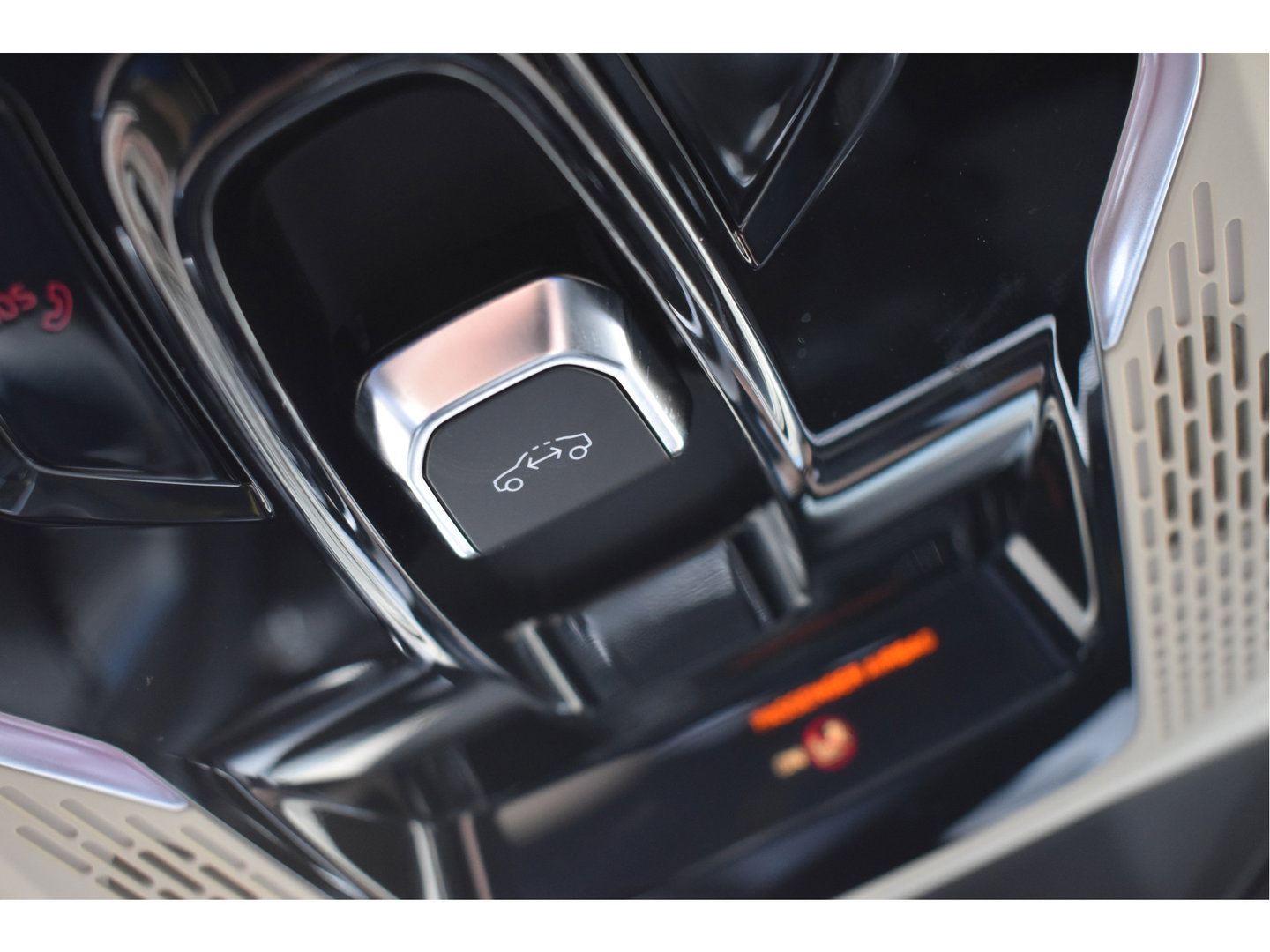 Lynk & Co 01 1.5 PLUG IN HYBRID 261 pk | NL-Auto | 360 gr.camera | Keyless | Pano.dak | Carplay | DAB | Sfeerverl. | LED/Xenon | NAP