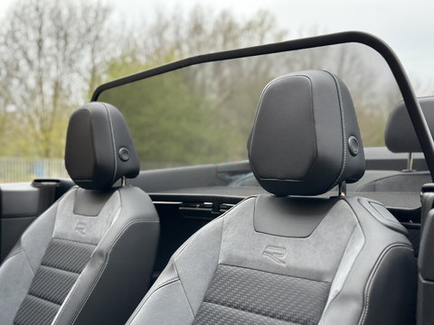 Volkswagen T-Roc Cabrio 1.5 TSI R-Line | Apple Carplay | Android Auto | Stuurverwarming | Stoelverwarming | Camera | Adaptieve Cruise Control | Lane Assist | Dodehoeksensor | DAB |