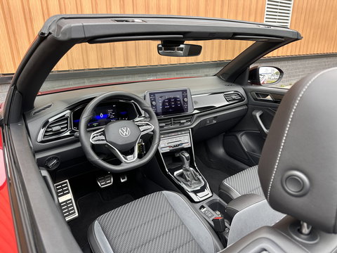 Volkswagen T-Roc Cabrio 1.5 TSI R-Line | Apple Carplay | Android Auto | Stuurverwarming | Stoelverwarming | Camera | Adaptieve Cruise Control | Lane Assist | Dodehoeksensor | DAB |