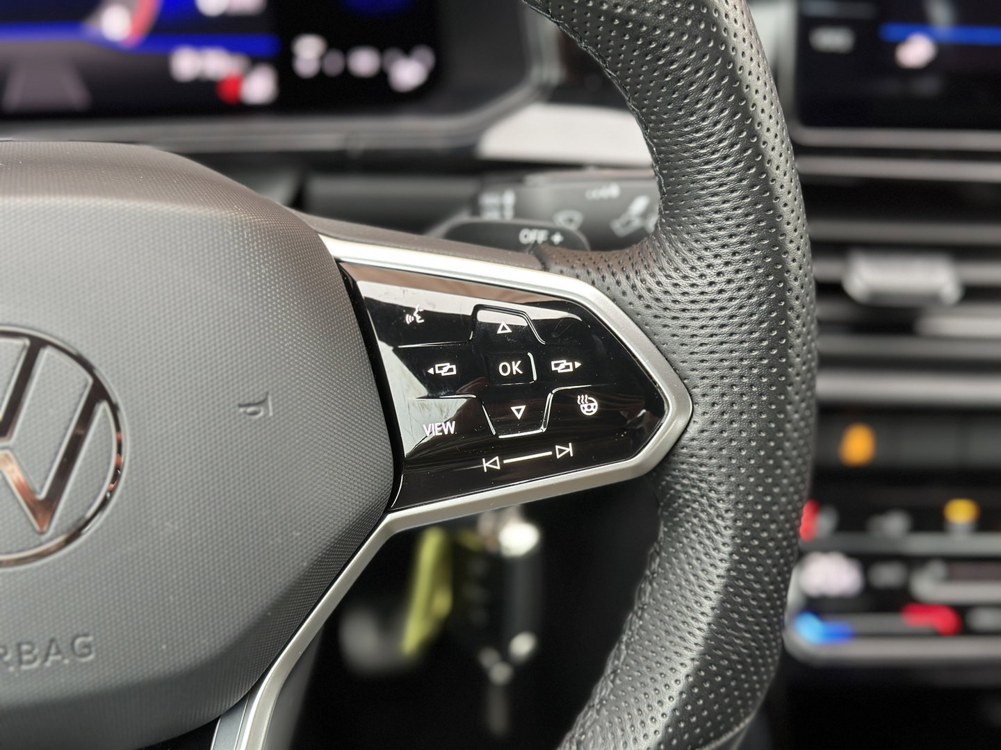 Volkswagen T-Roc Cabrio 1.5 TSI R-Line | Apple Carplay | Android Auto | Stuurverwarming | Stoelverwarming | Camera | Adaptieve Cruise Control | Lane Assist | Dodehoeksensor | DAB |