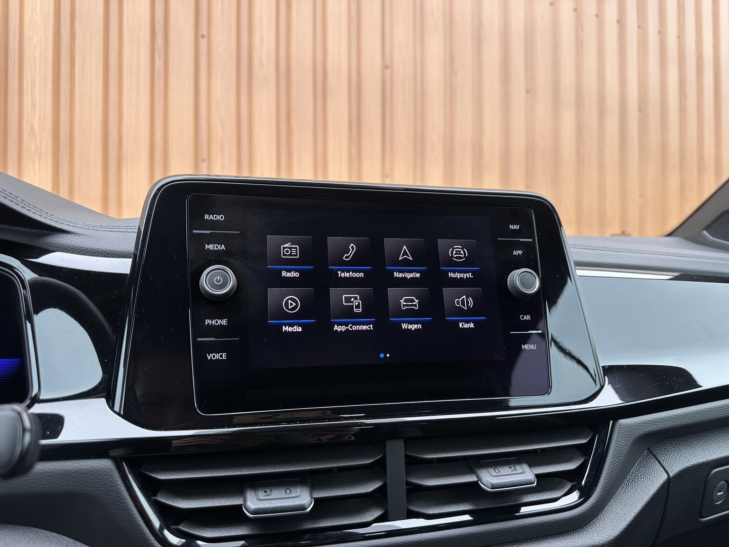 Volkswagen T-Roc Cabrio 1.5 TSI R-Line | Apple Carplay | Android Auto | Stuurverwarming | Stoelverwarming | Camera | Adaptieve Cruise Control | Lane Assist | Dodehoeksensor | DAB |