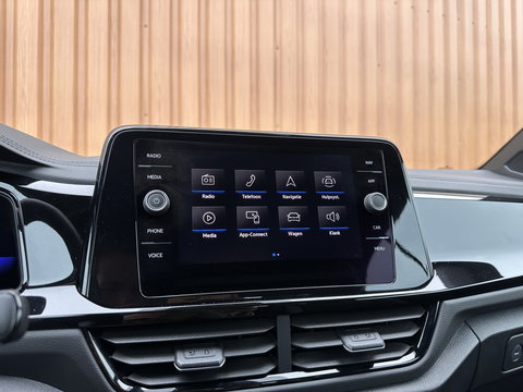 Volkswagen T-Roc Cabrio 1.5 TSI R-Line | Apple Carplay | Android Auto | Stuurverwarming | Stoelverwarming | Camera | Adaptieve Cruise Control | Lane Assist | Dodehoeksensor | DAB |