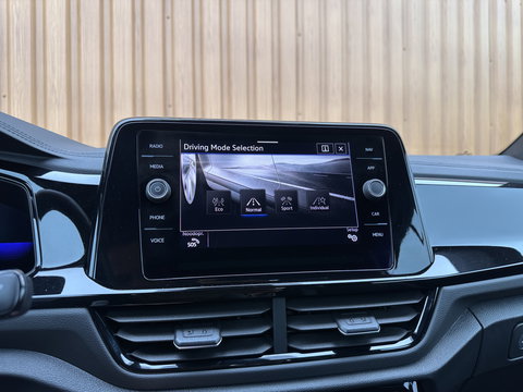 Volkswagen T-Roc Cabrio 1.5 TSI R-Line | Apple Carplay | Android Auto | Stuurverwarming | Stoelverwarming | Camera | Adaptieve Cruise Control | Lane Assist | Dodehoeksensor | DAB |
