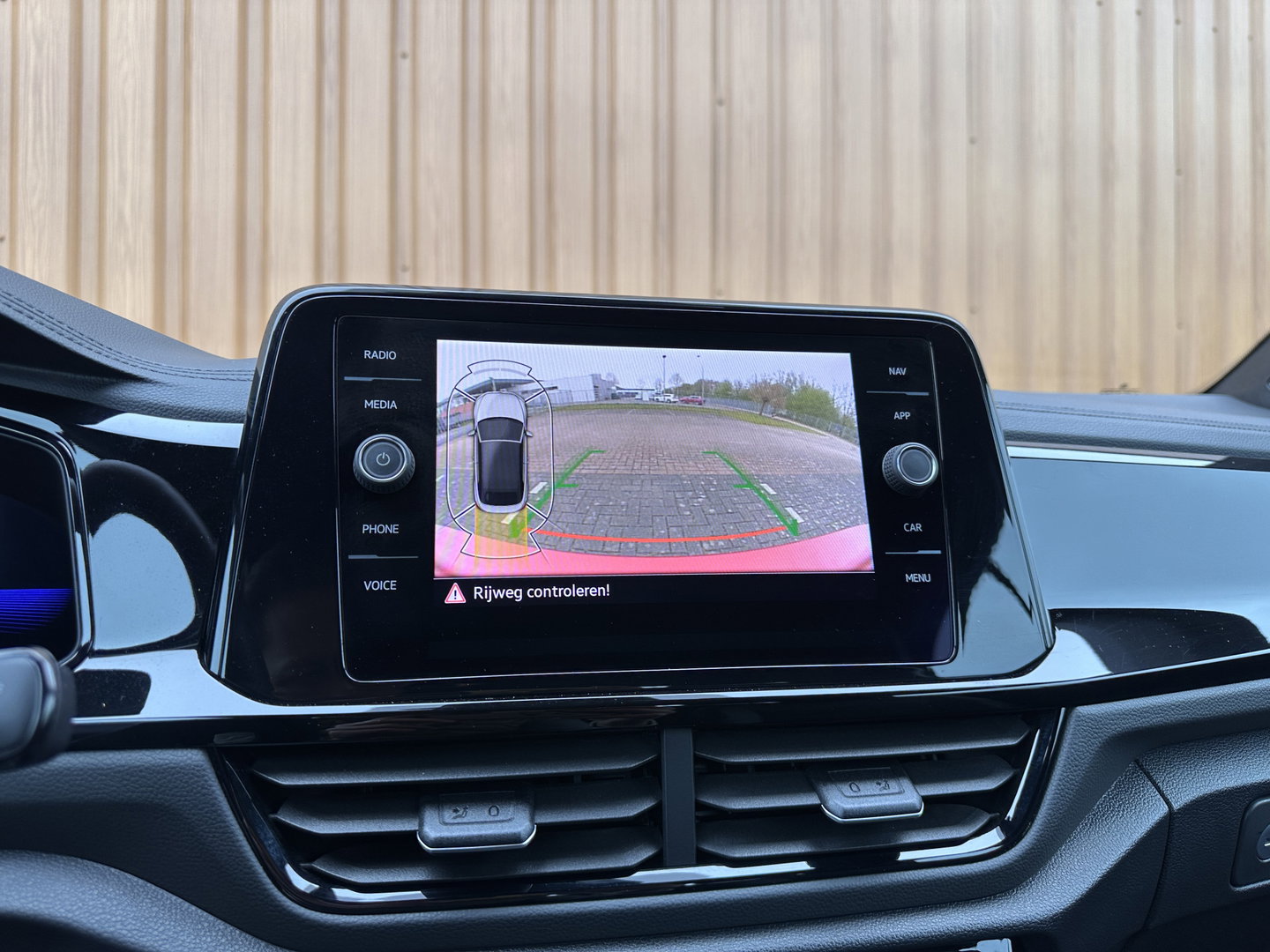 Volkswagen T-Roc Cabrio 1.5 TSI R-Line | Apple Carplay | Android Auto | Stuurverwarming | Stoelverwarming | Camera | Adaptieve Cruise Control | Lane Assist | Dodehoeksensor | DAB |