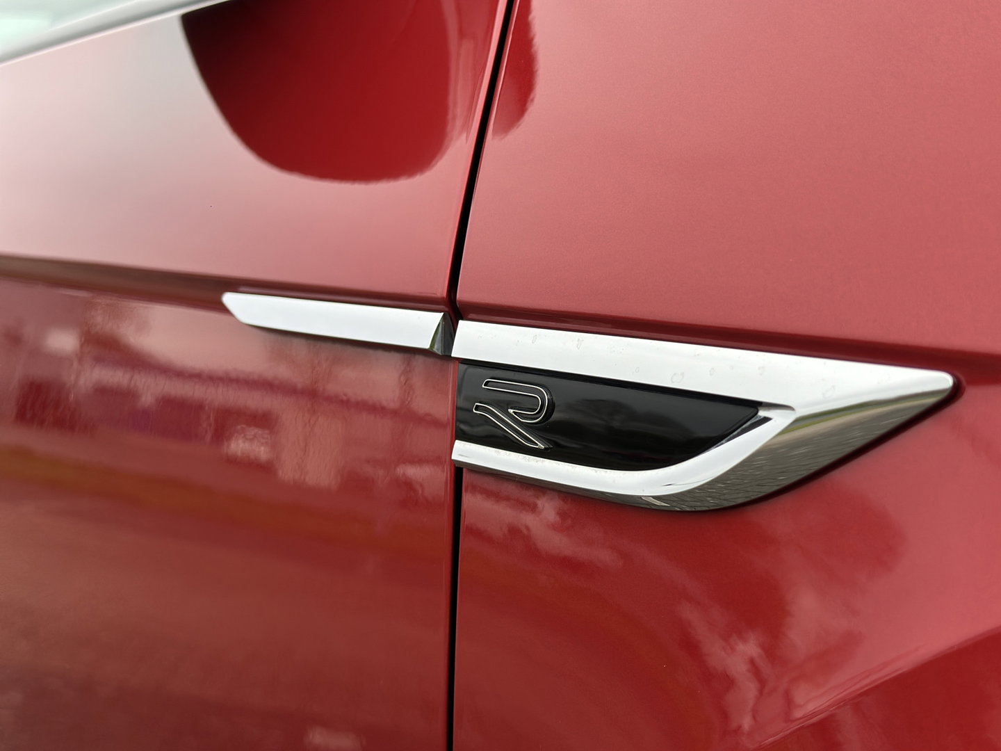 Volkswagen T-Roc Cabrio 1.5 TSI R-Line | Apple Carplay | Android Auto | Stuurverwarming | Stoelverwarming | Camera | Adaptieve Cruise Control | Lane Assist | Dodehoeksensor | DAB |