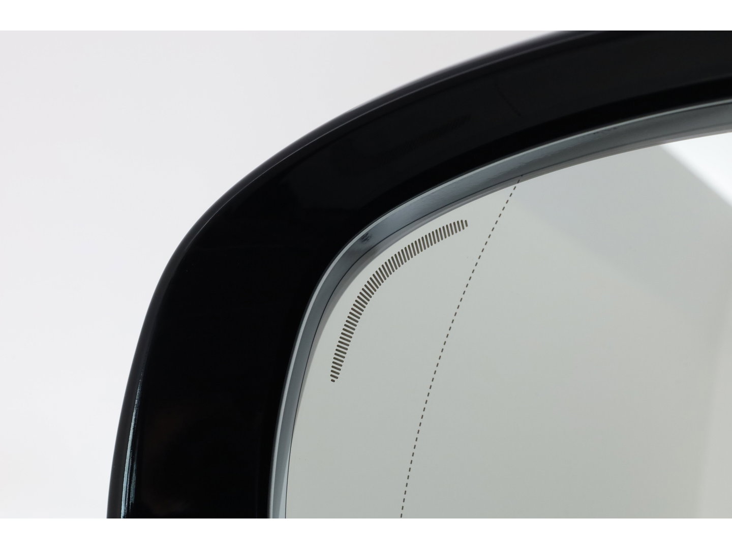 Volvo XC60 2.0 T6 Plug-in hybrid AWD Plus Black Edition | Pano | 360 cam | Head up | B&W audio | ACC | Blis | Stoel & Stuur verw. |