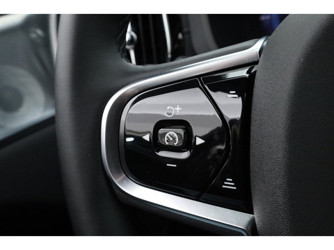 Volvo XC60 2.0 T6 Plug-in hybrid AWD Plus Black Edition | Pano | 360 cam | Head up | B&W audio | ACC | Blis | Stoel & Stuur verw. |