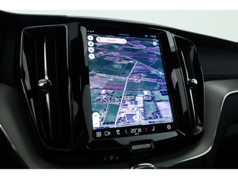 Volvo XC60 2.0 T6 Plug-in hybrid AWD Plus Black Edition | Pano | 360 cam | Head up | B&W audio | ACC | Blis | Stoel & Stuur verw. |