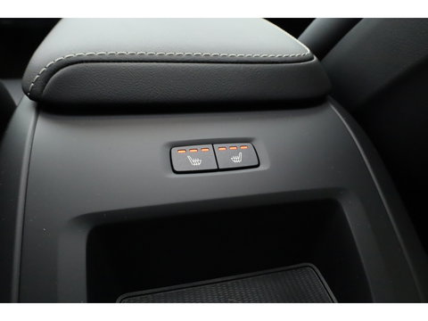 Volvo XC60 2.0 T6 Plug-in hybrid AWD Plus Black Edition | Pano | 360 cam | Head up | B&W audio | ACC | Blis | Stoel & Stuur verw. |