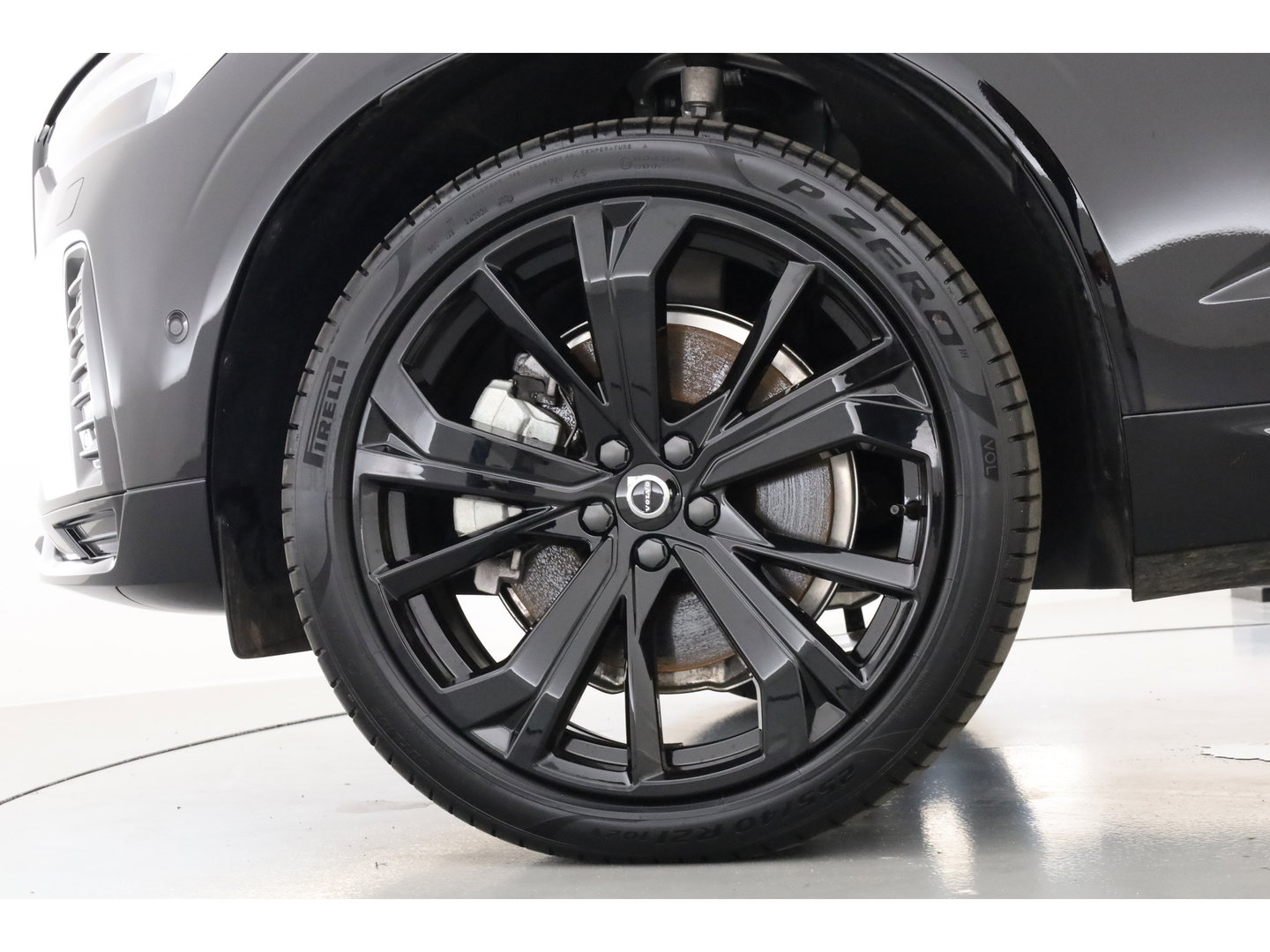 Volvo XC60 2.0 T6 Plug-in hybrid AWD Plus Black Edition | Pano | 360 cam | Head up | B&W audio | ACC | Blis | Stoel & Stuur verw. |