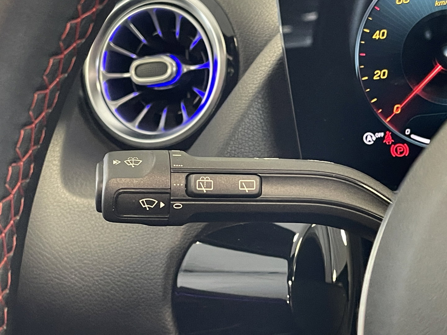 Mercedes-Benz GLA 250 4MATIC AMG Line | Apple Carplay | Sfeerverlichting | Keyless Start | Panoramadak | Stoelverwarming | Navigatie |