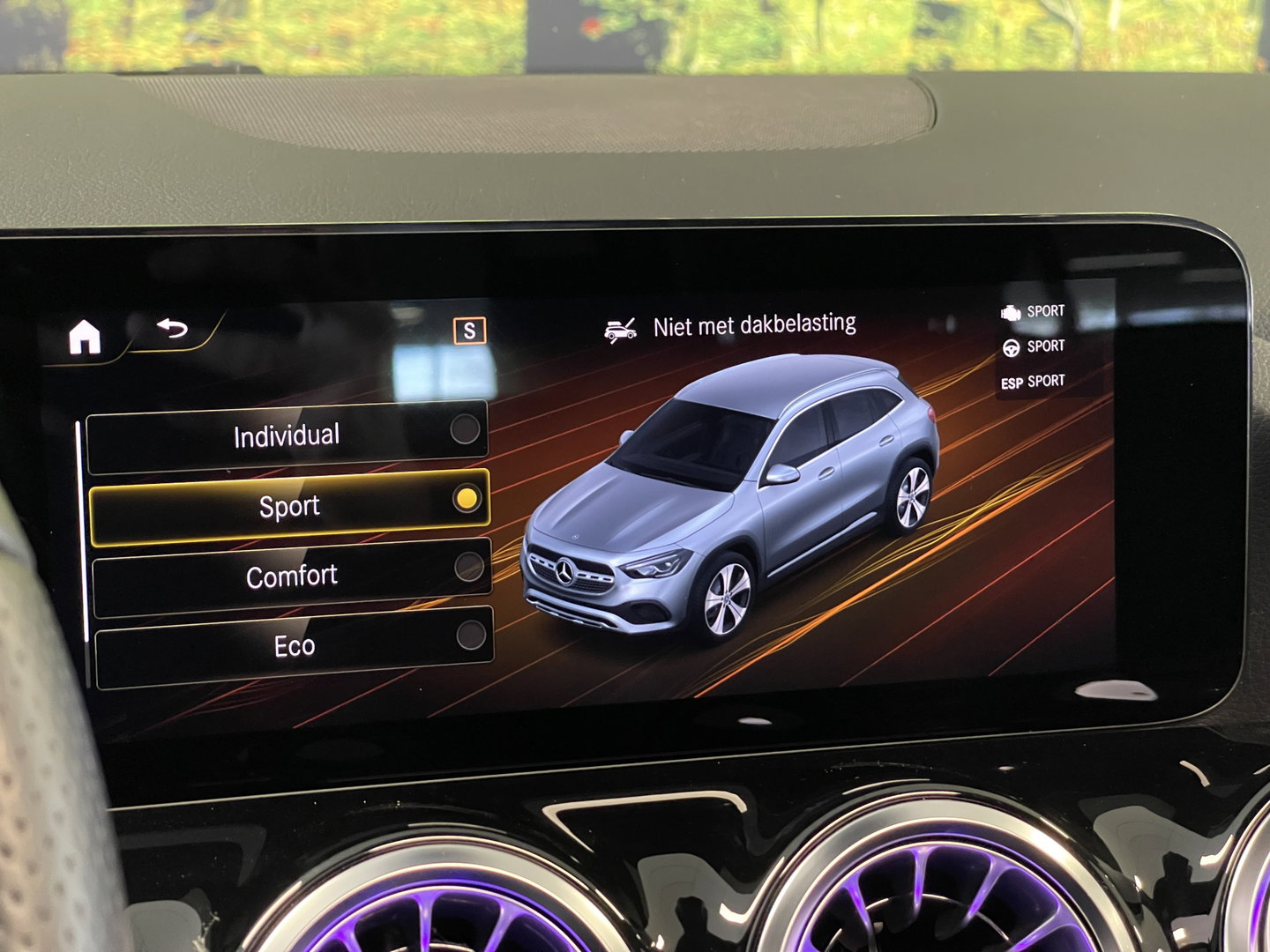 Mercedes-Benz GLA 250 4MATIC AMG Line | Apple Carplay | Sfeerverlichting | Keyless Start | Panoramadak | Stoelverwarming | Navigatie |