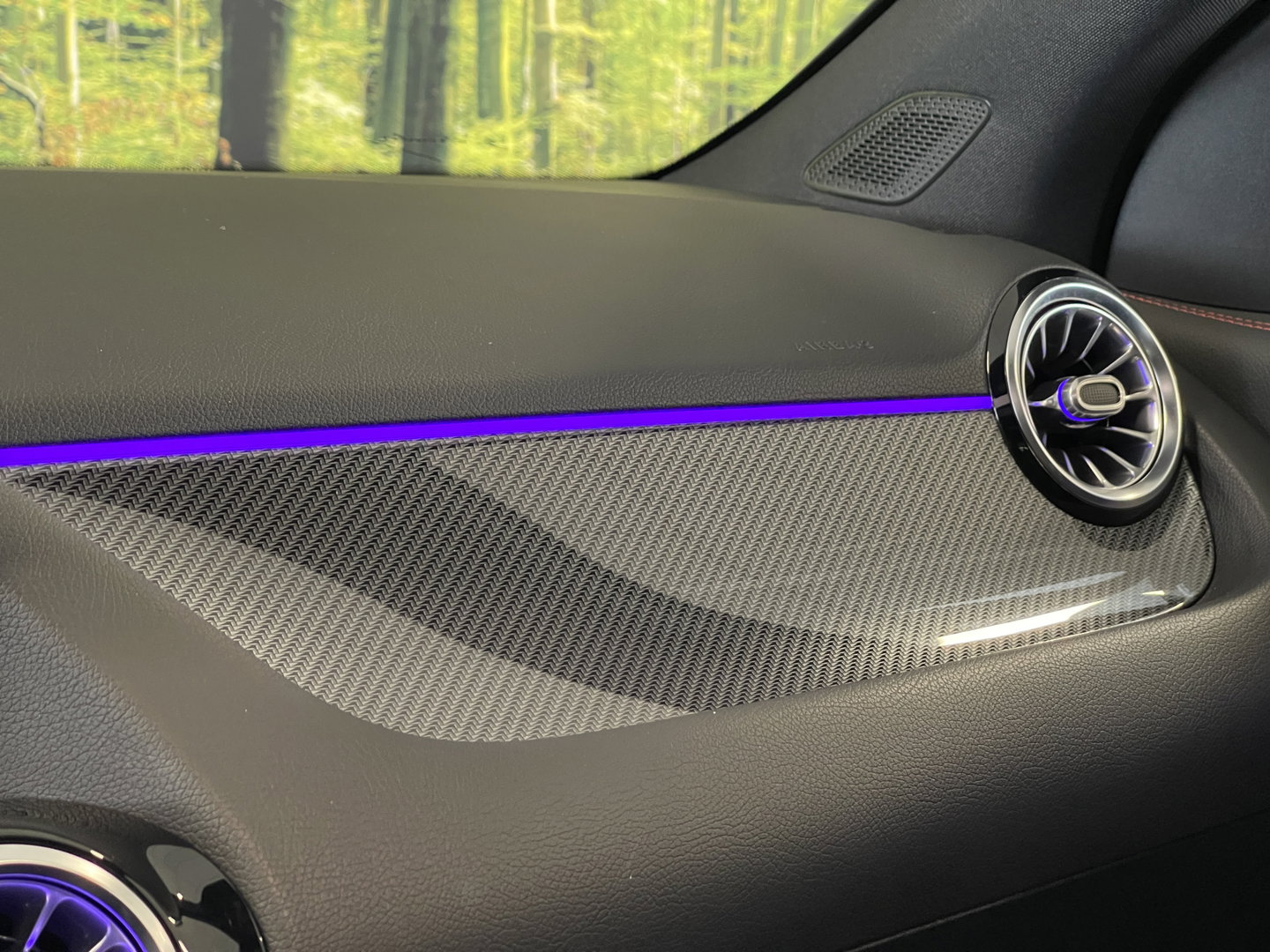 Mercedes-Benz GLA 250 4MATIC AMG Line | Apple Carplay | Sfeerverlichting | Keyless Start | Panoramadak | Stoelverwarming | Navigatie |