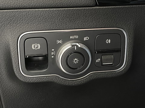 Mercedes-Benz GLA 250 4MATIC AMG Line | Apple Carplay | Sfeerverlichting | Keyless Start | Panoramadak | Stoelverwarming | Navigatie |