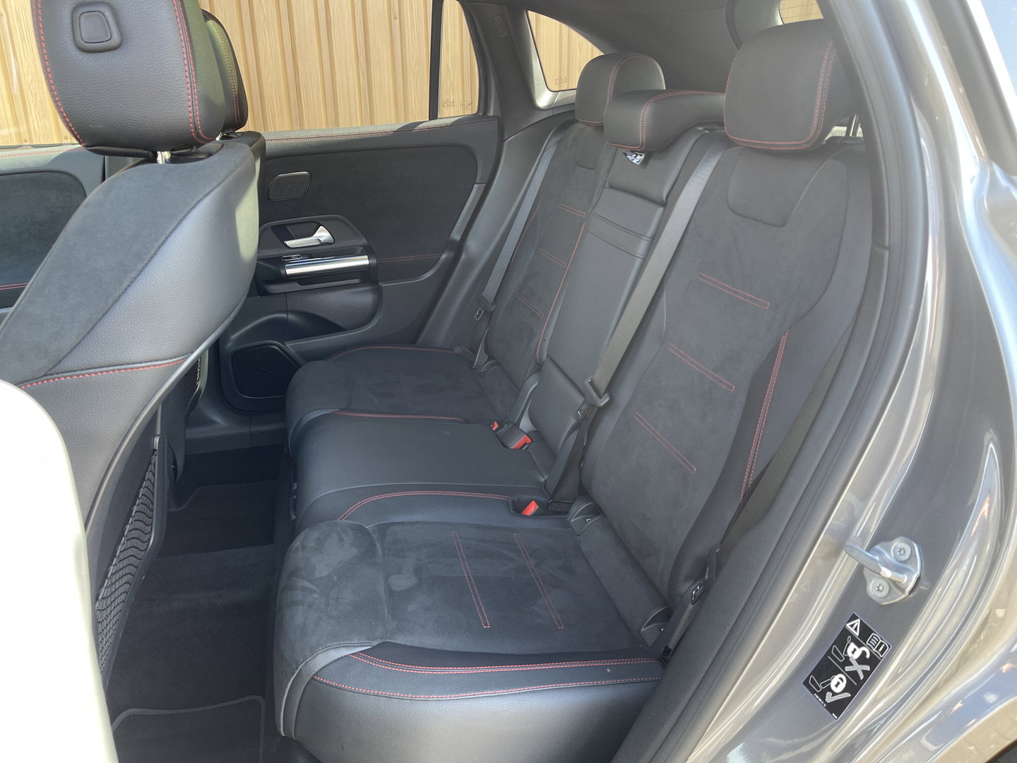 Mercedes-Benz GLA 250 4MATIC AMG Line | Apple Carplay | Sfeerverlichting | Keyless Start | Panoramadak | Stoelverwarming | Navigatie |