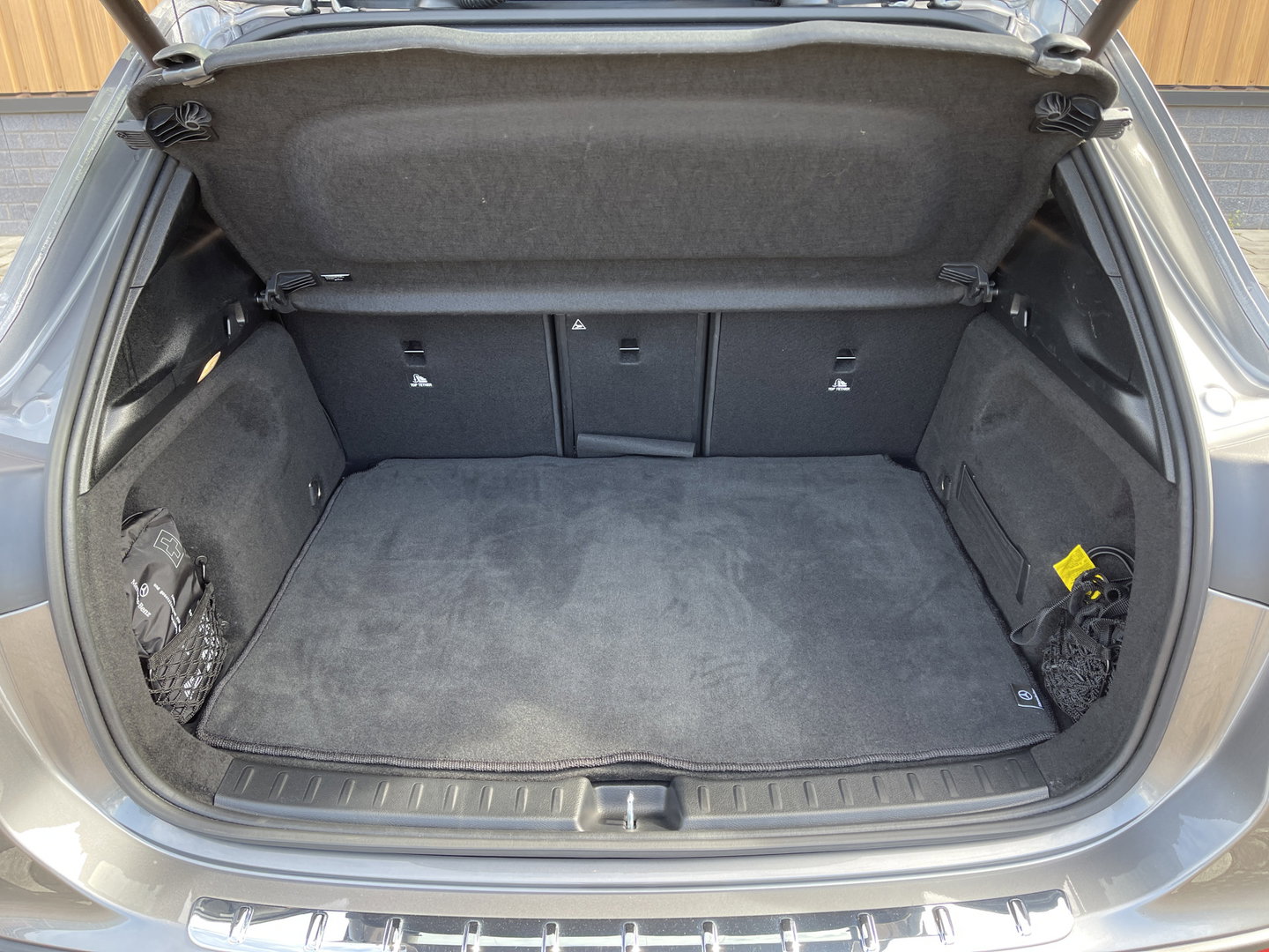 Mercedes-Benz GLA 250 4MATIC AMG Line | Apple Carplay | Sfeerverlichting | Keyless Start | Panoramadak | Stoelverwarming | Navigatie |