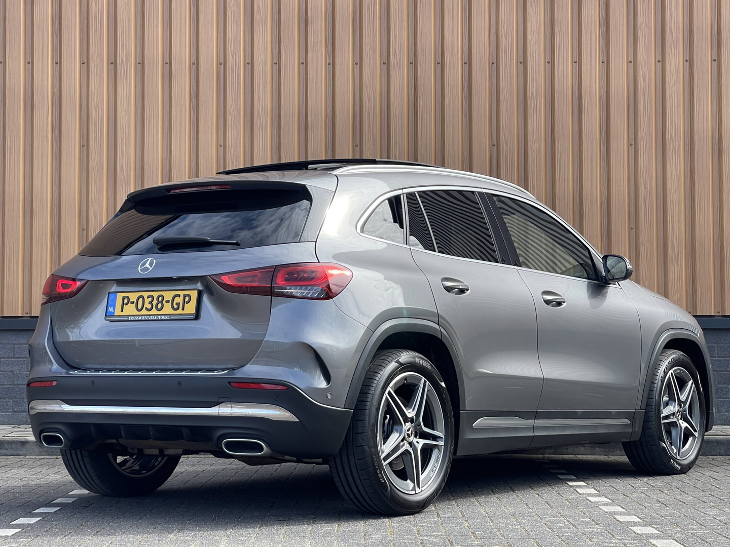 Mercedes-Benz GLA 250 4MATIC AMG Line | Apple Carplay | Sfeerverlichting | Keyless Start | Panoramadak | Stoelverwarming | Navigatie |