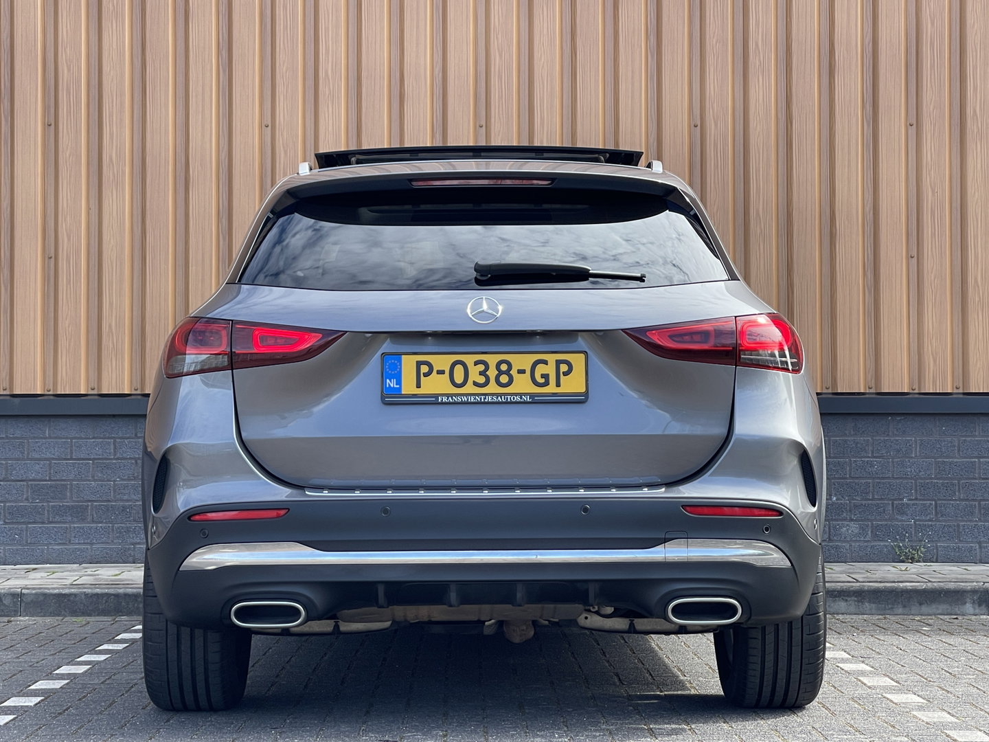 Mercedes-Benz GLA 250 4MATIC AMG Line | Apple Carplay | Sfeerverlichting | Keyless Start | Panoramadak | Stoelverwarming | Navigatie |