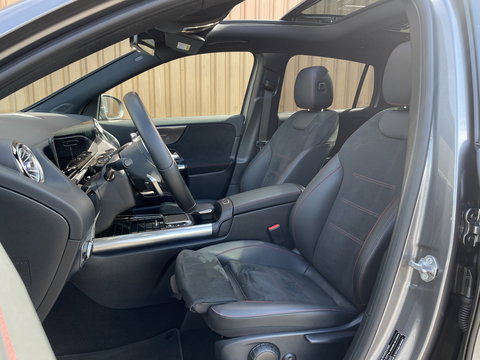 Mercedes-Benz GLA 250 4MATIC AMG Line | Apple Carplay | Sfeerverlichting | Keyless Start | Panoramadak | Stoelverwarming | Navigatie |