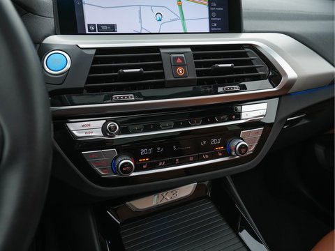 BMW iX3 High Executive 80 kWh [ 3-Fase -11kW] {SOH-98%} (INCL-BTW) Aut. *PANO | LEATHER | HARMAN/KARDON | FULL-LED | BLINDSPOT | MEMORY-PACK | DIGI-COCKPIT | HEATED-SPORTSEATS | KEYLESS | TOPVIEW | DAB+ | NAVI-FULLMAP | HEAD-UP | ...