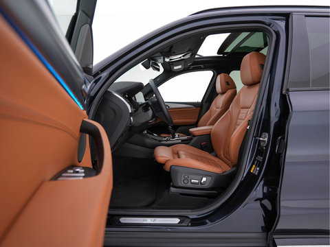 BMW iX3 High Executive 80 kWh [ 3-Fase -11kW] {SOH-98%} (INCL-BTW) Aut. *PANO | LEATHER | HARMAN/KARDON | FULL-LED | BLINDSPOT | MEMORY-PACK | DIGI-COCKPIT | HEATED-SPORTSEATS | KEYLESS | TOPVIEW | DAB+ | NAVI-FULLMAP | HEAD-UP | ...